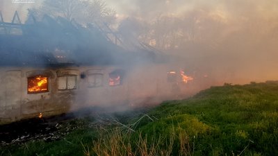 На Тернопільщині горіла колишня сільськогосподарська будівля На Тернопільщині горіла колишня сільськогосподарська будівля
