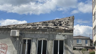 "Так гахнуло, аж кішка підлетіла на два метри. Потім люди закричали". Херсонці про обстріл міста армією РФ "Так гахнуло, аж кішка підлетіла на два метри. Потім люди закричали". Херсонці про обстріл міста армією РФ