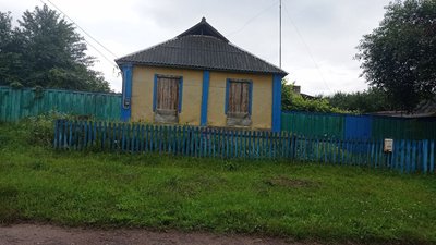 "Це щастя, що ми встигли вийти". Як під обстрілами росіян живе прикордонне село Старикове на Сумщині