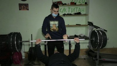На Херсонщині жителі села Олексіївка відремонтували занедбане приміщення, щоб займатись спортом