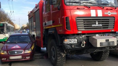 У Луцьку не розминулися три автомобілі, один із них - пожежний