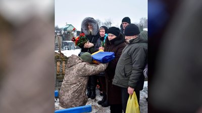 На Чернігівщині попрощалися з солдатом Владиславом Бровком, що загинув на Донеччині На Чернігівщині попрощалися з солдатом Владиславом Бровком, що загинув на Донеччині