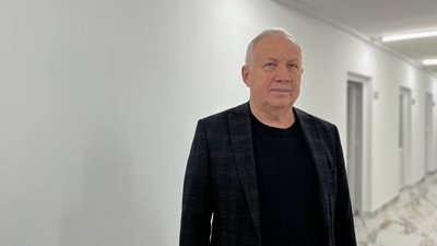 Директор Петриківського геріатричного пансіонату Степан Глушок Директор Петриківського геріатричного пансіонату Степан Глушок