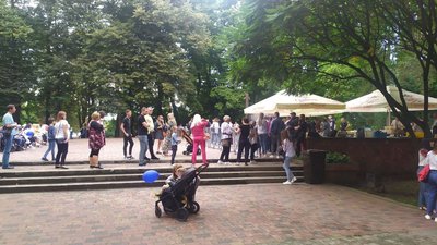В івано-франківському парку під час святкування Дня Незалежності усіх охочих пригощали баношем В івано-франківському парку під час святкування Дня Незалежності усіх охочих пригощали баношем