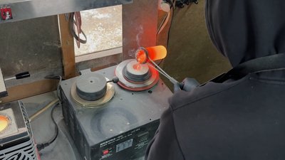 Четверо майстрів з Рівного самотужки опанували ювелірну справу: "таємниця" мавки з Оствиці Четверо майстрів з Рівного самотужки опанували ювелірну справу: "таємниця" мавки з Оствиці