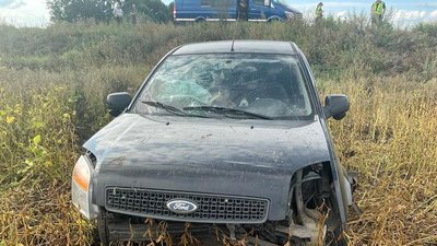 На Полтавщині автомобіль з'їхав у кювет, троє людей травмувалися