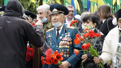 Меморіал Слави у Харкові вранці 9 травня відвідали 6 тисяч людей — поліція Меморіал Слави у Харкові вранці 9 травня відвідали 6 тисяч людей — поліція