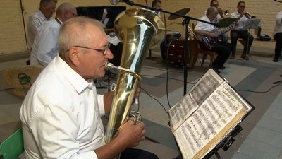 Танцюють всі: на Черкащині для людей поважного віку проводять танцювальні вечори Танцюють всі: на Черкащині для людей поважного віку проводять танцювальні вечори
