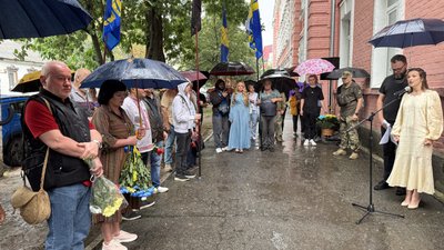 На 4-ій школі Полтави відкрили меморіальну дошку на честь Юліана Матвійчука На 4-ій школі Полтави відкрили меморіальну дошку на честь Юліана Матвійчука
