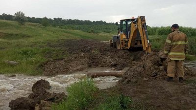 На Одещині внаслідок негоди затопило будинки: рятувальники відкачують воду