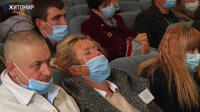 У Житомирі не вистачило конвертів – бюлетені пакували в листки паперу, вирвані з зошитів У Житомирі не вистачило конвертів – бюлетені пакували в листки паперу, вирвані з зошитів