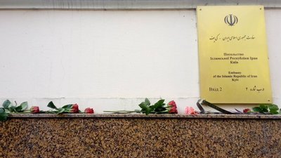 Під посольством Ірану та в "Борисполі" вшанували пам'ять загиблих в авіакатастрофі літака МАУ