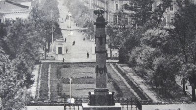 Братські могили, лінії укріплення та базари: що раніше було на місці сучасних парків Полтави Братські могили, лінії укріплення та базари: що раніше було на місці сучасних парків Полтави