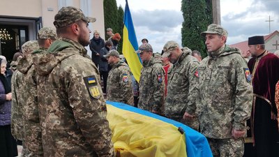 На Тернопільщині попрощалися з загиблими військовослужбовцями На Тернопільщині попрощалися з загиблими військовослужбовцями