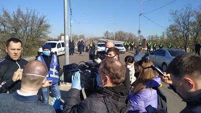 "Я переплив Дніпро на знак протесту". Герої вироків у "карантинних справах" та чому покарали не всіх "Я переплив Дніпро на знак протесту". Герої вироків у "карантинних справах" та чому покарали не всіх