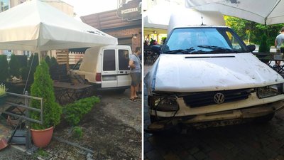 Потрощило столи та лавицю: в Ужгороді авто в'їхало на терасу піцерії