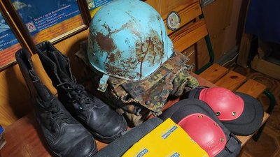 Батько Героя Небесної Сотні Устима Голоднюка показав речі, в яких він загинув на Майдані Батько Героя Небесної Сотні Устима Голоднюка показав речі, в яких він загинув на Майдані