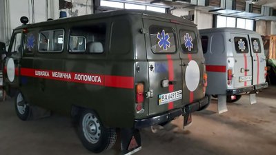 Нові правила для "швидкої". Як дотримуються нормативів у Кропивницькому та Долинській Нові правила для "швидкої". Як дотримуються нормативів у Кропивницькому та Долинській