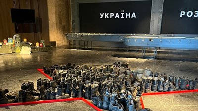 "Україна – розп’яття": у Києві відкрили першу у світі виставку про російсько-українську війну
