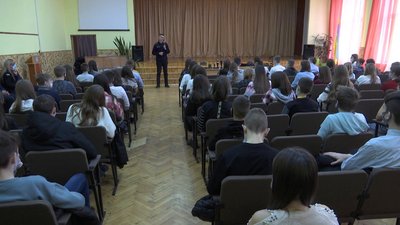 "Тривожний сигнал під час уроку". У вінницькій школі провели тренувальну евакуацію "Тривожний сигнал під час уроку". У вінницькій школі провели тренувальну евакуацію