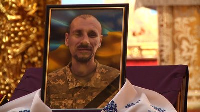 У Житомирі попрощалися із полеглим за Україну військовим Павлом Малиновським У Житомирі попрощалися із полеглим за Україну військовим Павлом Малиновським