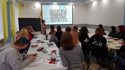 Навчатимуть мови та знайомитимуть зі східною культурою: корейці з Мелітополя відкрили в Черкасах культурний клуб