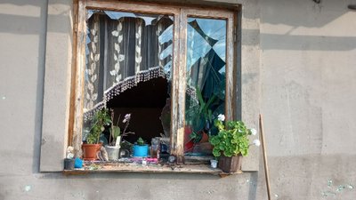Вибиті вікна, пошкоджені дахи - наслідки удару "Кинджалом" Вибиті вікна, пошкоджені дахи - наслідки удару "Кинджалом"