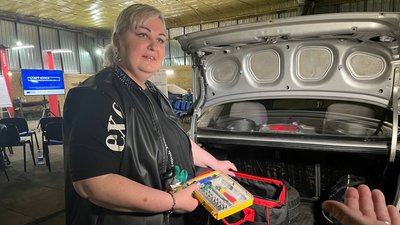 Зможуть працювати на СТО чи розпочати свою справу: жінок на Дніпропетровщині навчають автодіагностиці Зможуть працювати на СТО чи розпочати свою справу: жінок на Дніпропетровщині навчають автодіагностиці