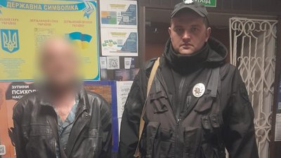 Поліцейський та чоловік, який приїхав в гості до сестри й заблукав у лісі