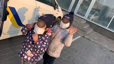П'яна матір в Черкасах не наглядала за дітьми на пляжі П'яна матір в Черкасах не наглядала за дітьми на пляжі