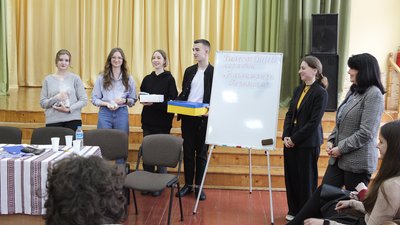 Учні Вінницької громади зібрали майже 200 тисяч гривень на підтримку ЗСУ Учні Вінницької громади зібрали майже 200 тисяч гривень на підтримку ЗСУ