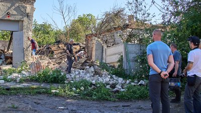 Наслідки обстрілу Київського району Харкова: фото з місця події Наслідки обстрілу Київського району Харкова: фото з місця події