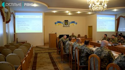 За міжнародними стандартами: військовим ОК "Захід" провели брифінг англійською