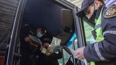 COVID-сертифікат або негативний тест: на Буковині перевіряють дотримання карантину перевізниками