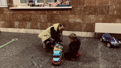 “Ми будемо тут до перемоги. І я вірю, що вона буде скоро”. Історія сім’ї зі столичної підземки “Ми будемо тут до перемоги. І я вірю, що вона буде скоро”. Історія сім’ї зі столичної підземки
