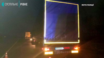 На трасі Київ-Чоп вантажівка збила людину На трасі Київ-Чоп вантажівка збила людину