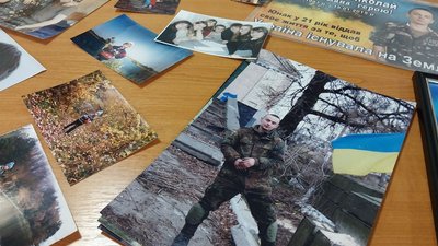 "Він для нас тут занадто дорослий". У грудні "кіборгу" Миколі Ніколаєнку з Сум виповнилося б 30 років "Він для нас тут занадто дорослий". У грудні "кіборгу" Миколі Ніколаєнку з Сум виповнилося б 30 років