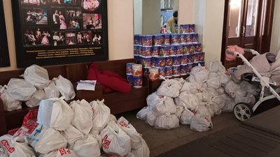 Весела подорож: у Тернополі діти дивилися виставу та отримали подарунки Весела подорож: у Тернополі діти дивилися виставу та отримали подарунки