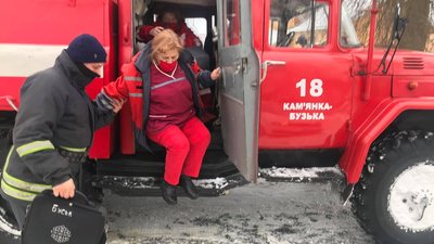 На Львівщині рятувальники відбуксирували 5 машин швидкої допомоги та два автобуси На Львівщині рятувальники відбуксирували 5 машин швидкої допомоги та два автобуси