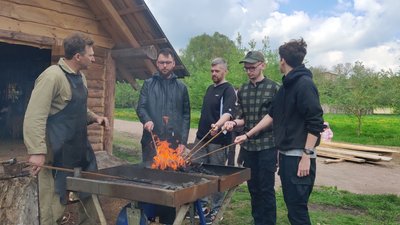 На Оствиці у Рівному провели майстеркласи з ковальства та ліплення з глини