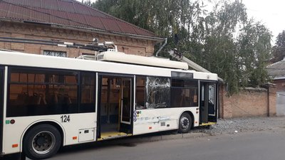 Аварія за участю тролейбуса у Кропивницькому: збитки відшкодує винуватець події