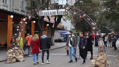 А тут можна випити смачної кави... А тут можна випити смачної кави...