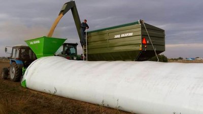 Рівненщина почала отримувати рукави для зберігання зерна. Чому це важливо Рівненщина почала отримувати рукави для зберігання зерна. Чому це важливо