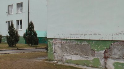 На Богородчанщині від грибка та мокрих підвалів руйнується нова школа