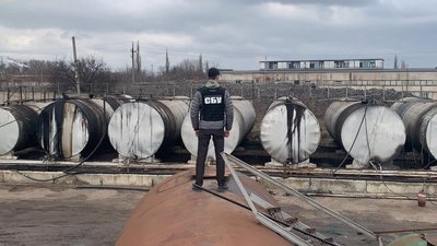 На Кіровоградщині припинили незаконну роботу заводу з виготовлення бензину та дизпалива