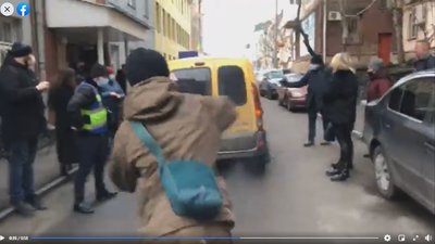 Справа про серію зґвалтувань: в Рівному під судом зібрались на підтримку потерпілих Справа про серію зґвалтувань: в Рівному під судом зібрались на підтримку потерпілих