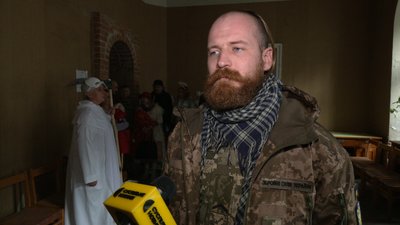 У Львові артвертеп збирає гроші для військових У Львові артвертеп збирає гроші для військових