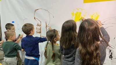 "Тут їм має бути безпечно, бо діти травмовані, в стресі". У Дніпрі відкрився дитячий простір "Рожева панама" "Тут їм має бути безпечно, бо діти травмовані, в стресі". У Дніпрі відкрився дитячий простір "Рожева панама"