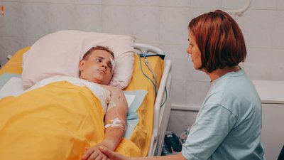Привезли з переломами та опіками: у медзакладі на Дніпропетровщині лікують 11-річного пораненого з Покровська