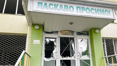 Вибуховою хвилею вибило скло у дверях, 25 жовтня, Шепетівщина Вибуховою хвилею вибило скло у дверях, 25 жовтня, Шепетівщина